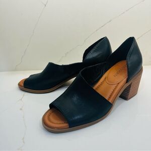 Sole Society Black and Tan Women's Sandals